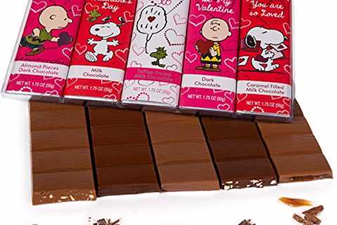 Peanuts Chocolate Valentine’s Day Variety Gift Pack, Snoopy Gourmet Bar Snack Set, Charlie Brown..