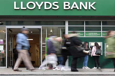 Lloyds Just Killed 10 More Branches This Month (And Nobody Seems to Care)