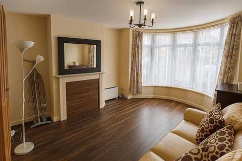 This Oxford House Listing Made Me Question Reality (And I'm Still Not Over It)