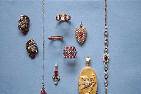 The Ultimate Guide to Starting a Collection of Vintage Jewelry